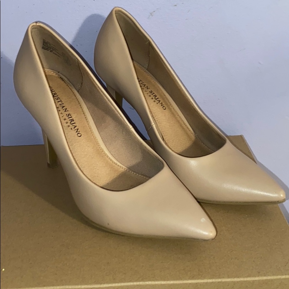 Nude Pumps
